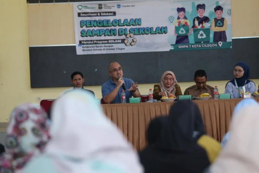 PT Chandra Asri Pacific Tbk (Chandra Asri Group) bekerja sama dengan Dinas Lingkungan Hidup (DLH) Kota Cilegon, Senin menggelar edukasi dan simulasi pemilahan sampah di SMPN 7 Kota Cilegon. ANTARA/HO-Chandra Asri